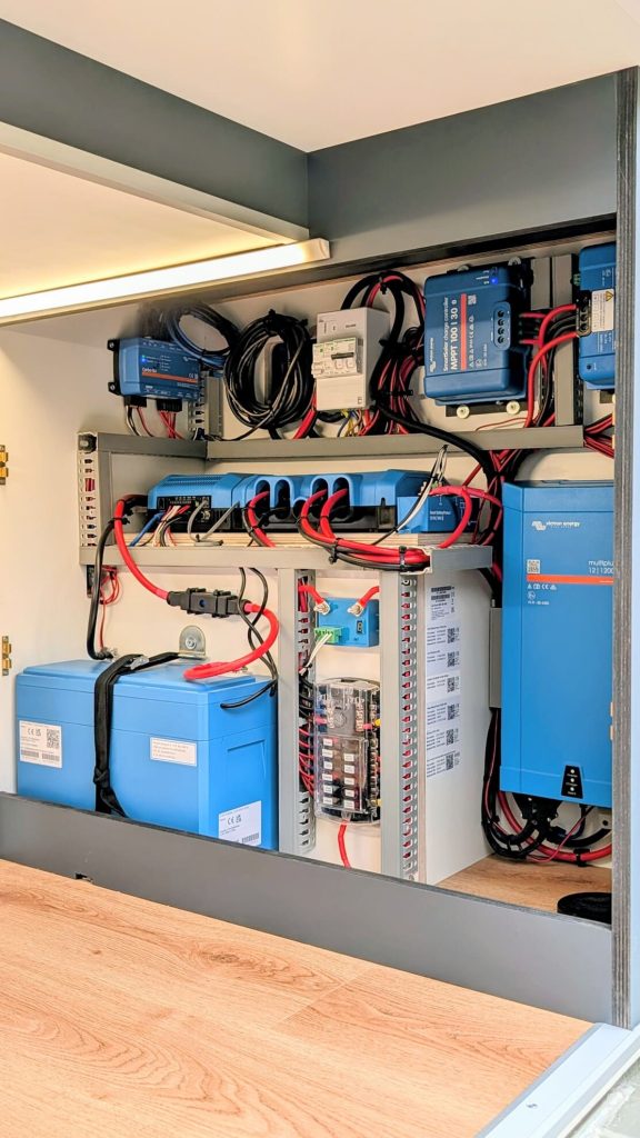 Installation électrique Victron Energy autonome van fourgon aménagé